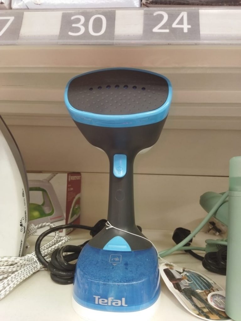 Handheld steamer for clothes